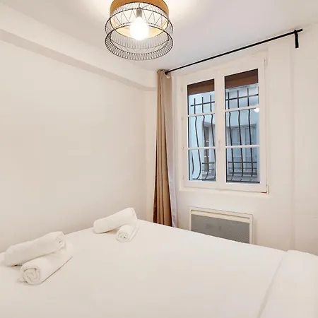 Marais - Vosges Luxury Flat פריז